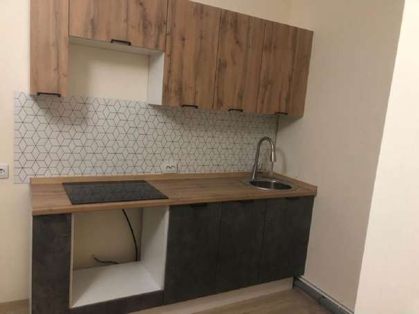 Кухня с стиральной машиной.